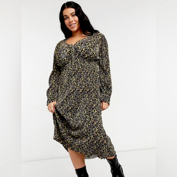 ASOS DESIGN Curve midi plisse v neck long sleeve dress in ditsy floral - Picture 3 of 7